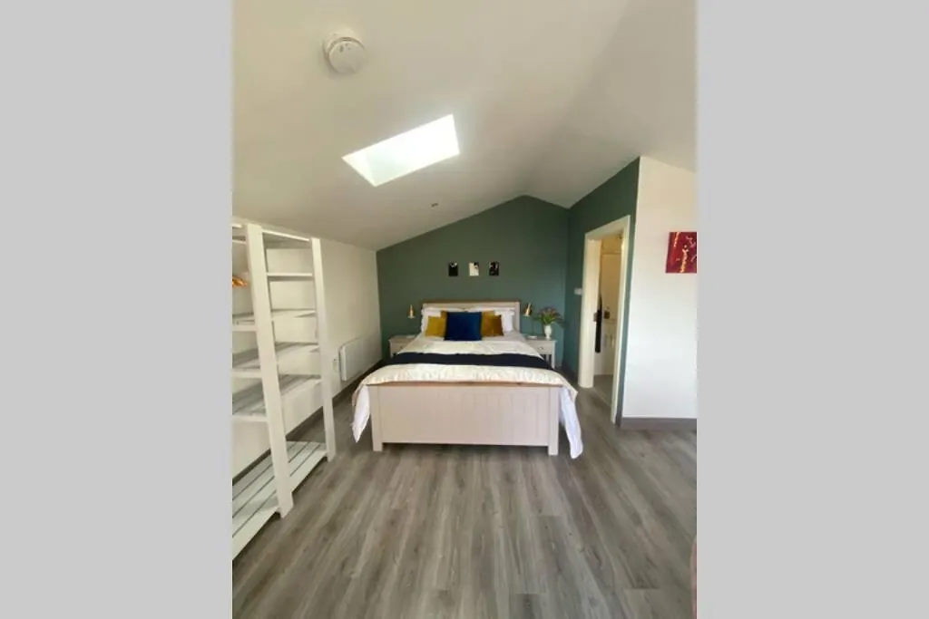 The Cosy Cabin By The Shore Galway 0*,